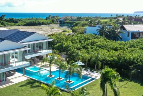 Astonishing 6-Bedroom Villa in Cap Cana Near Golf And White Sand Beaches
