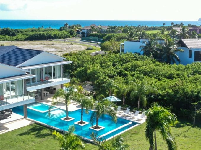 Astonishing 6-Bedroom Villa in Cap Cana Near Golf And White Sand Beaches