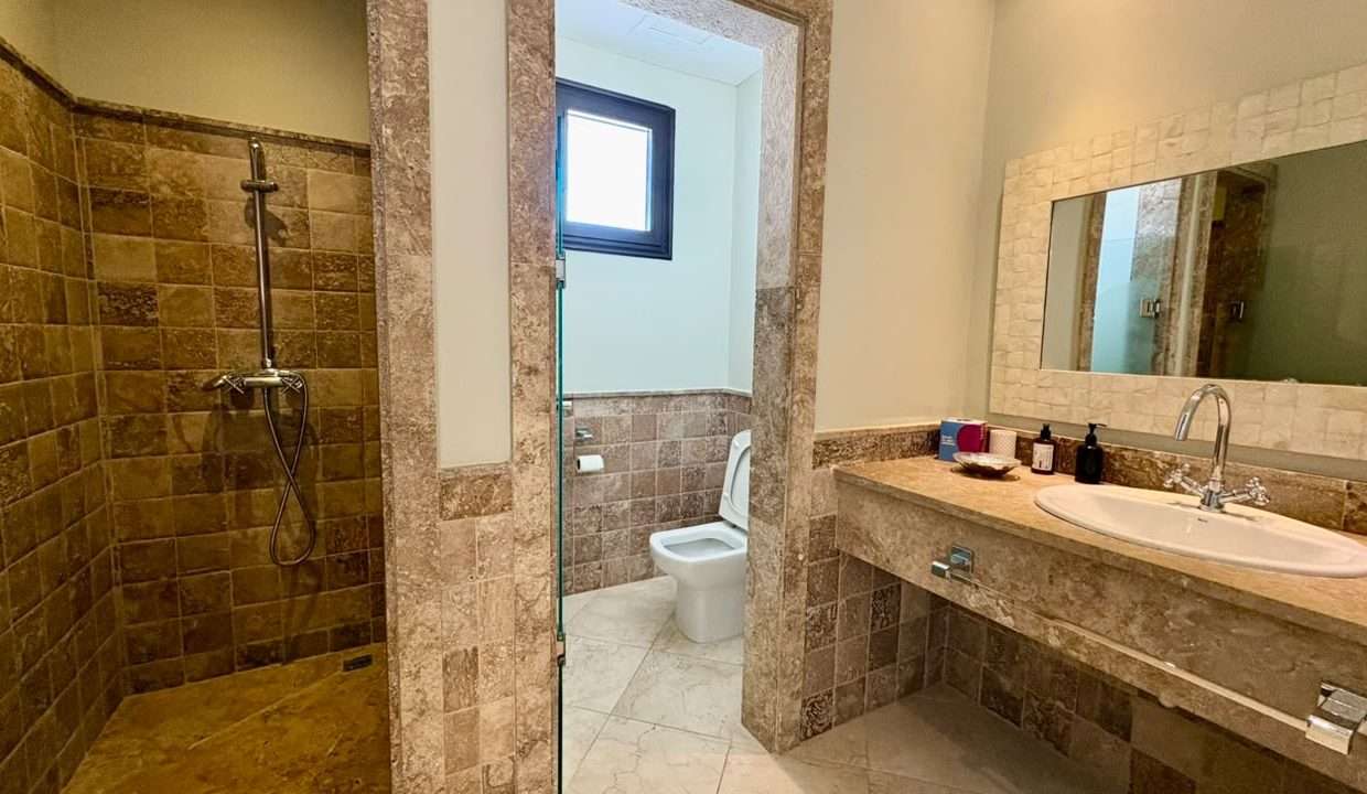 secondary bathroom